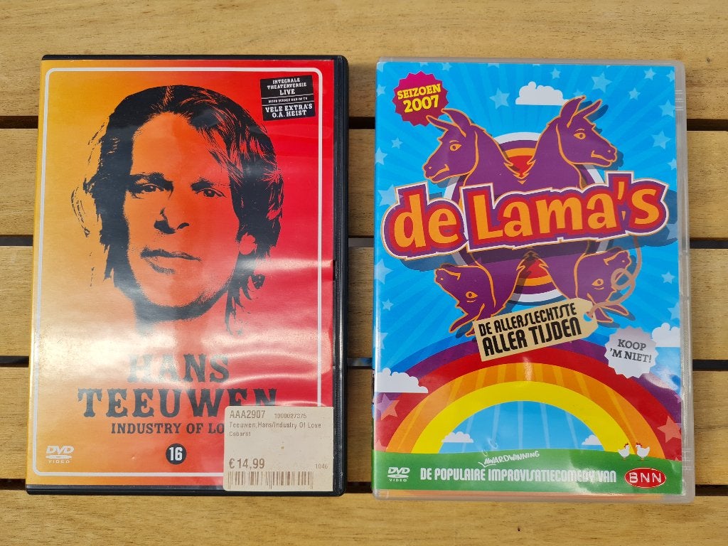 Hans Teeuwen DVD + De Lama's DVD 2 stuks samen, Stand-up of Theatershow, Alle leeftijden, Zo goed als nieuw, Inclusief doosje