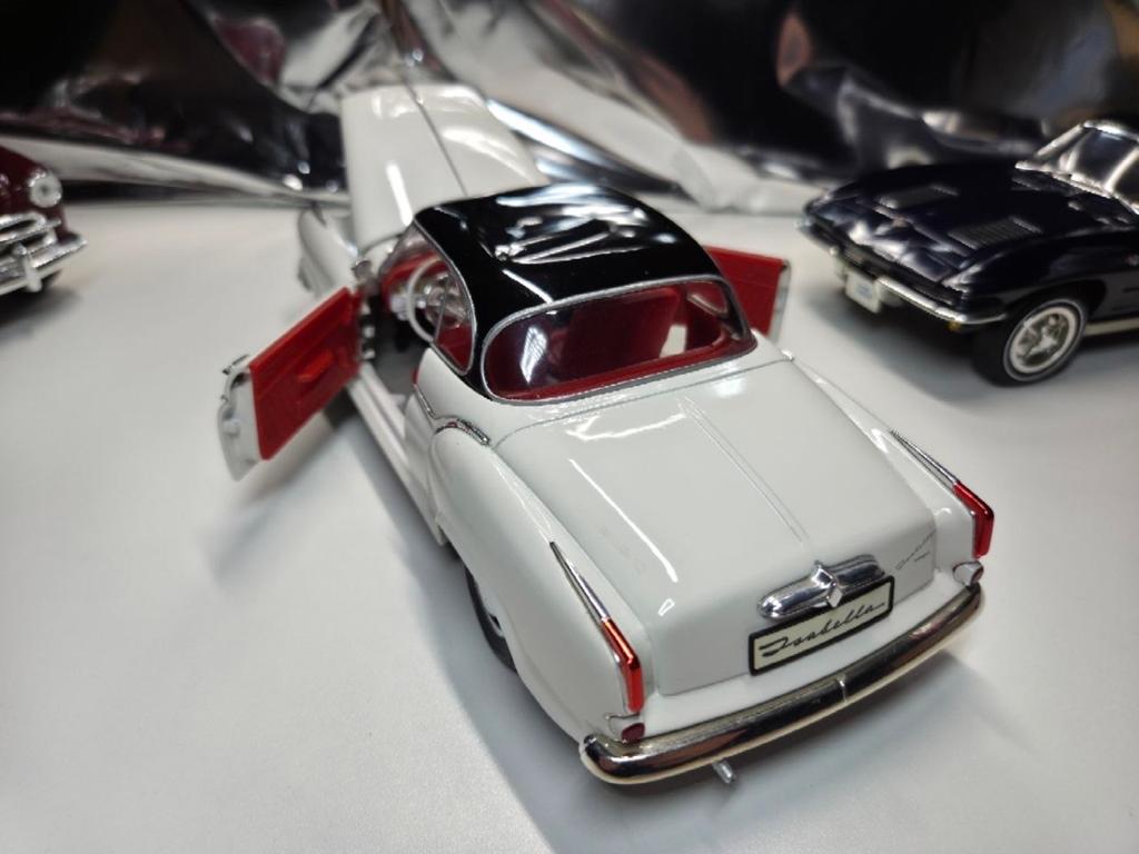 Revell Borgward Isabella 1/18 Diecast Modelauto, Ophalen of Verzenden, Zo goed als nieuw, Auto, Revell
