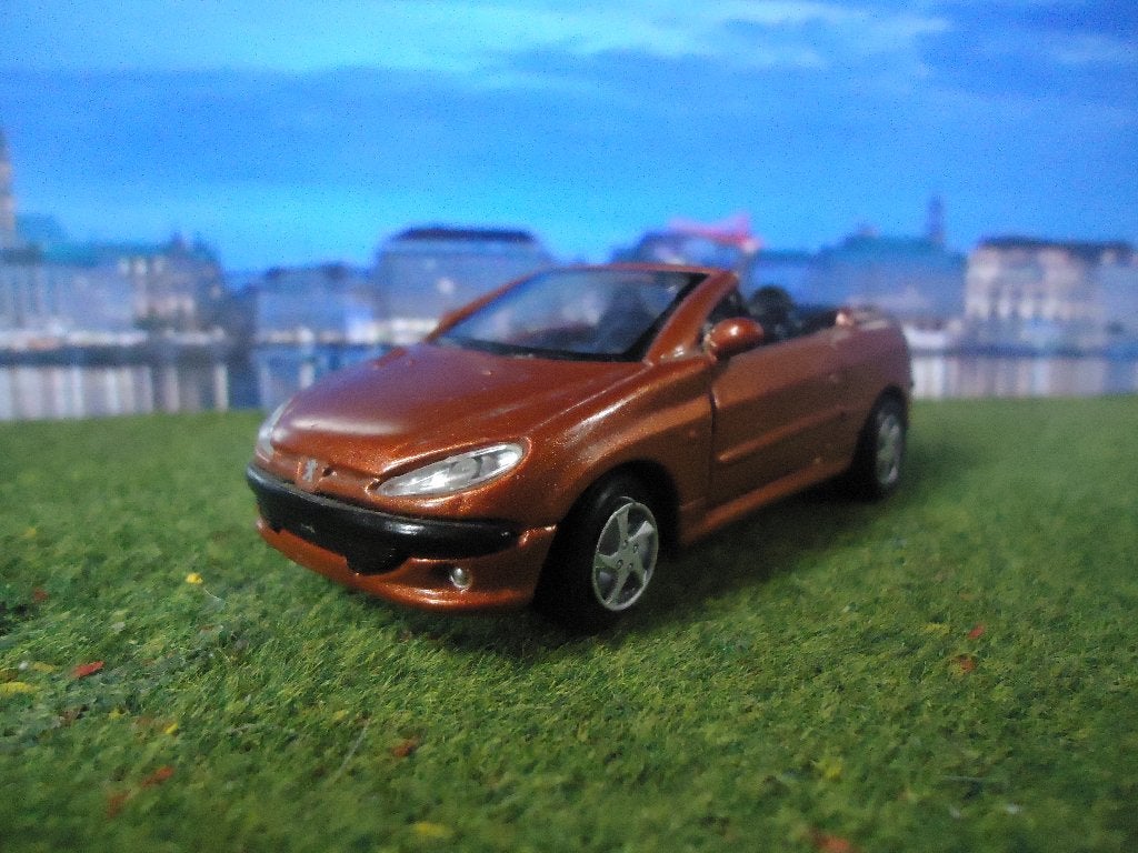 1/36 Peugeot 206 CC - Maisto, Ophalen of Verzenden, Zo goed als nieuw, Auto, Overige merken