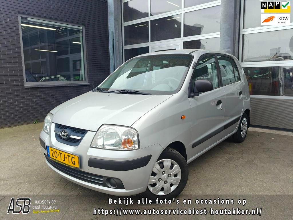 Hyundai Atos 1.1i Active Young | Centrale Deurvergrendeling, Auto's, Voorwielaandrijving, 31 €/maand, 4 cilinders, Origineel Nederlands