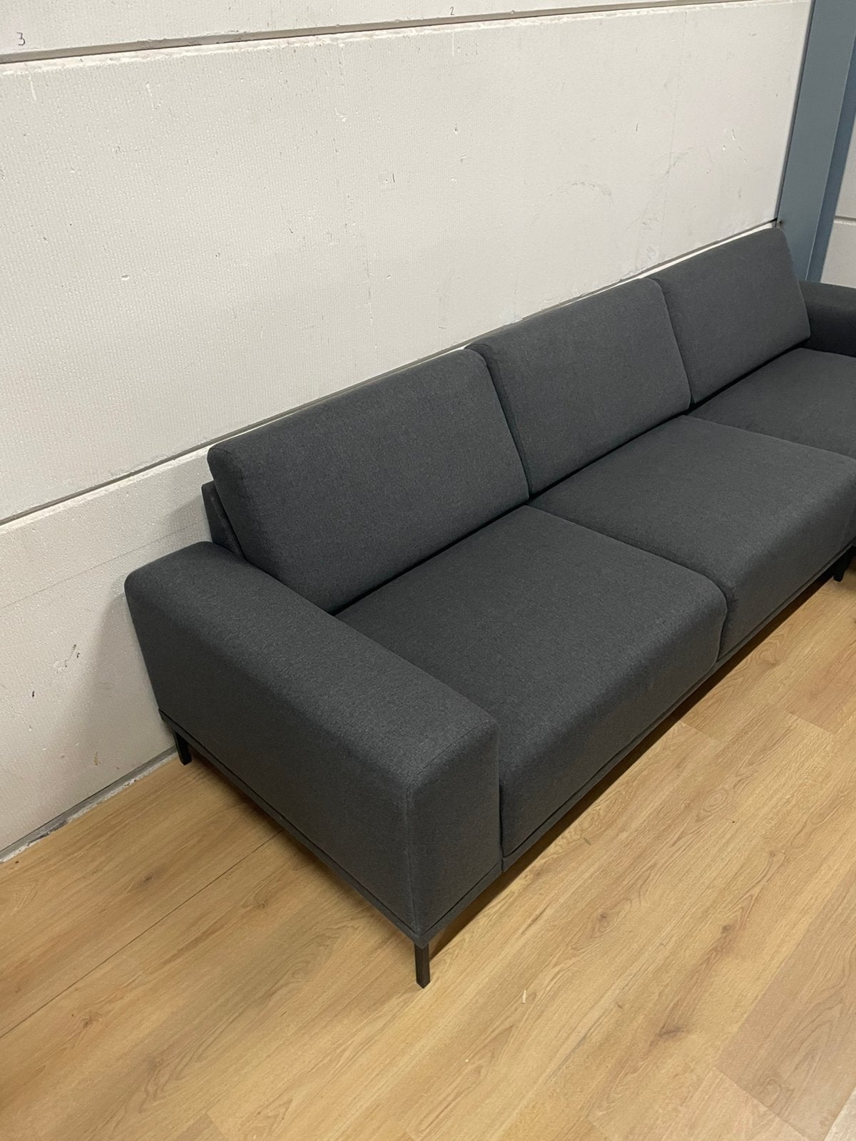 Moderne Grijze Hoekbank met Chaise Longue - GEREINIGD!!!, Ophalen, 250 tot 300 cm, Luxe, Hoekbank
