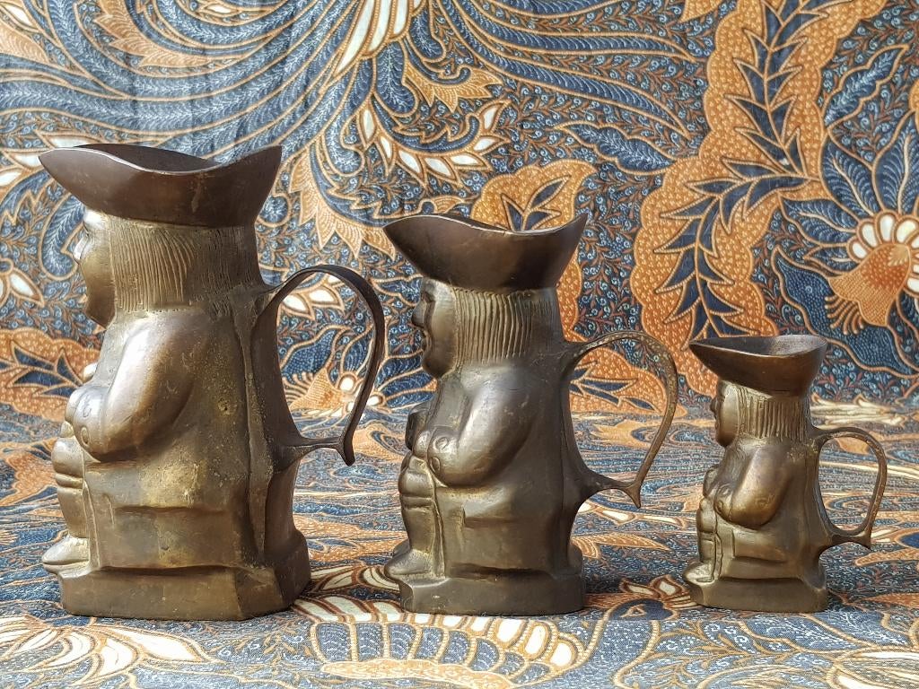 Mooie zware oude set koperen Toby jugs uit Engeland., Ophalen of Verzenden, Koper