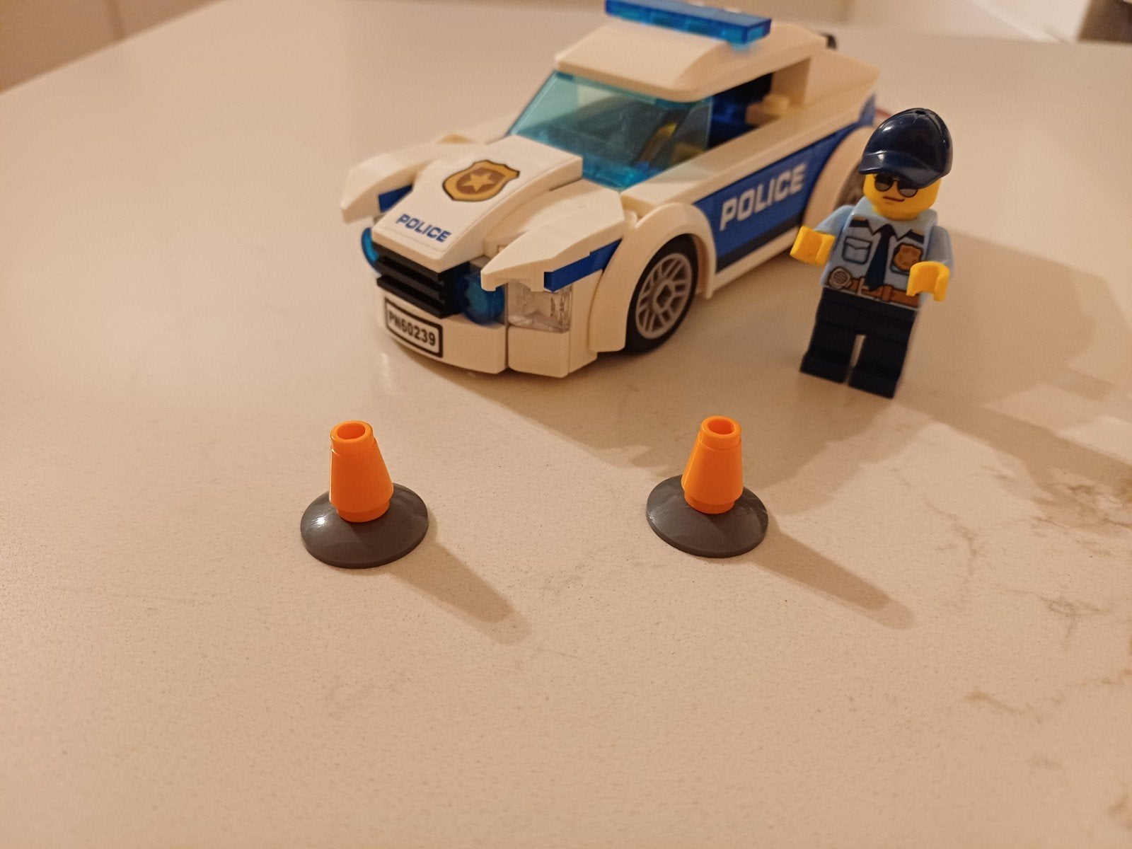 LEGO City Politieauto met agent en pylonen (60239), Ophalen of Verzenden, Zo goed als nieuw, Overige merken