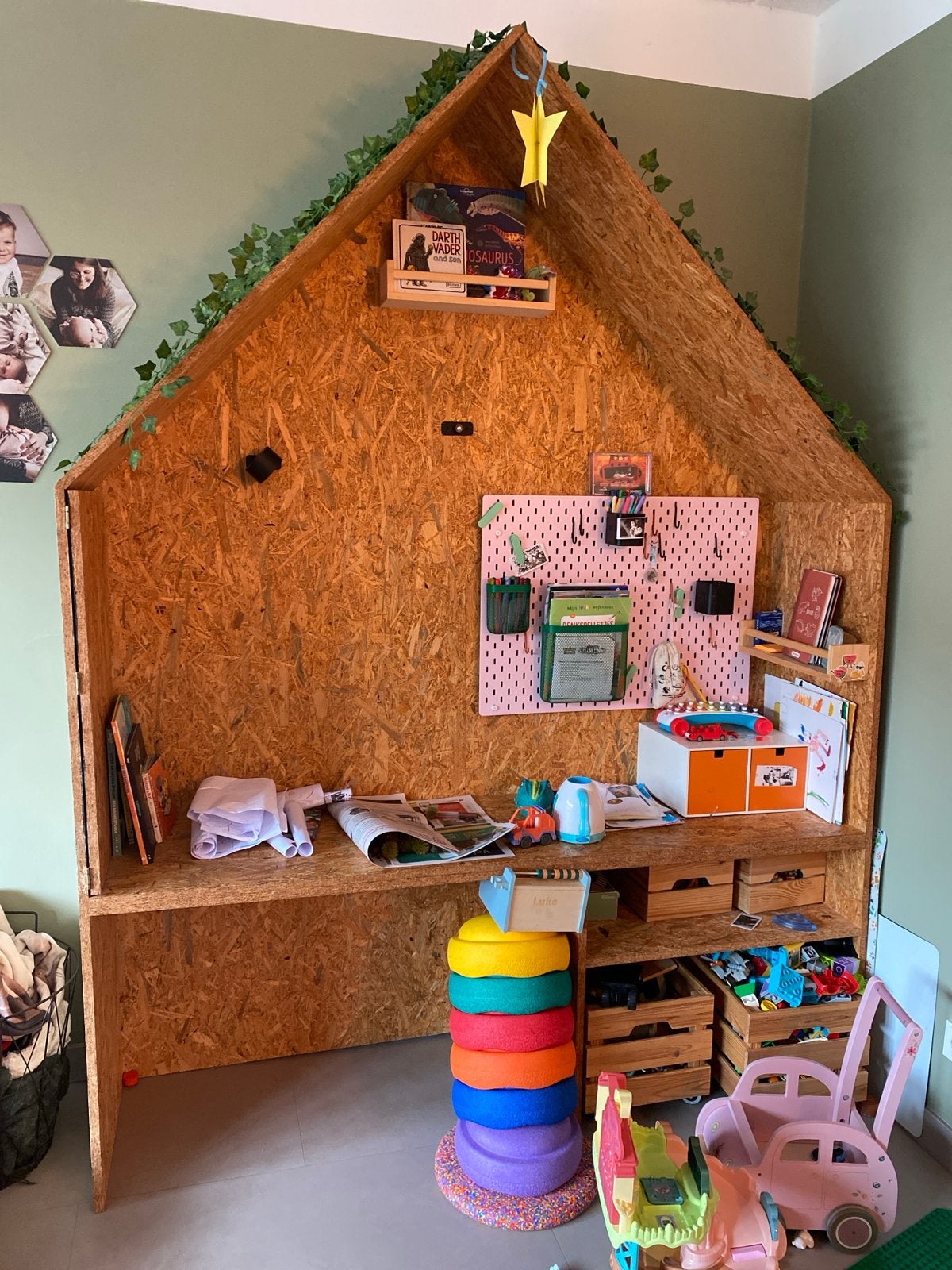 Uniek speelhuisje/bureau van OSB-hout, Ophalen, Gebruikt, Jongetje of Meisje