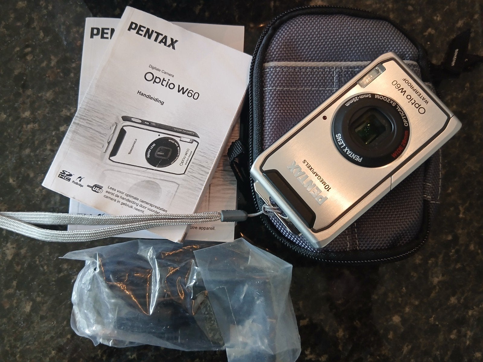 Pentax Optio W60 Waterproof Camera - Nieuwstaat met accessoi, Audio, Tv en Foto, Fotocamera's Digitaal, Ingebouwde flitser, Ophalen of Verzenden