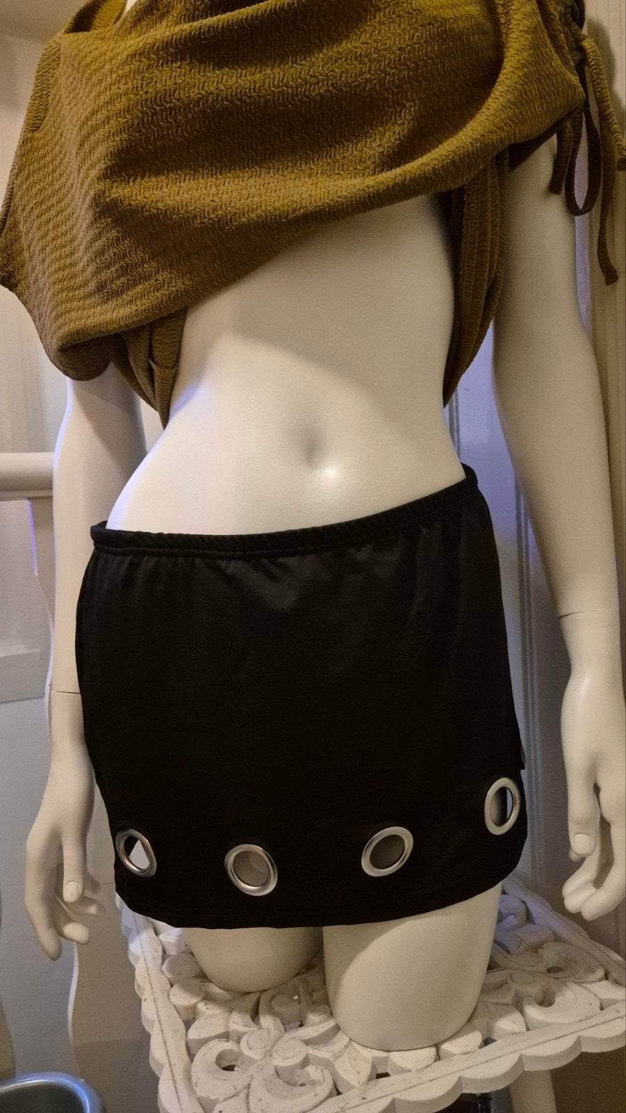 Mini-rok met oogjesdetails, Ophalen of Verzenden, Zo goed als nieuw, Zwart