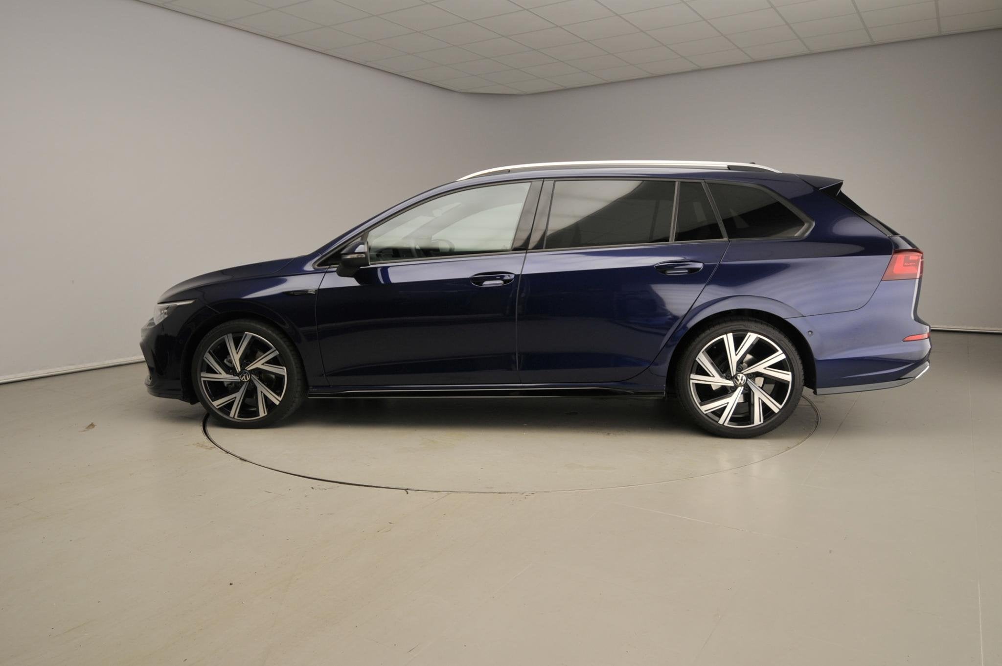 Volkswagen Golf Variant 1.5 eTSI R-Line | Harman/Kardon | Ca, Euro 6, 4 cilinders, 700 kg, Blauw