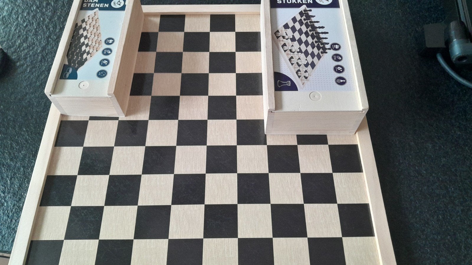 Schaak- en damspel in houten kist - Reisspel, Games, Een of twee spelers, Nieuw, Ophalen of Verzenden