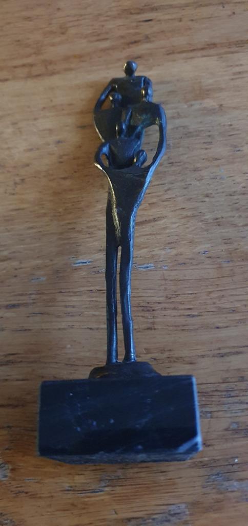 Sculptuur bronzen beeldje Corry Ammerlaan Happy family, Groep mensen, Ophalen of Verzenden, Brons, 20 - 50 cm