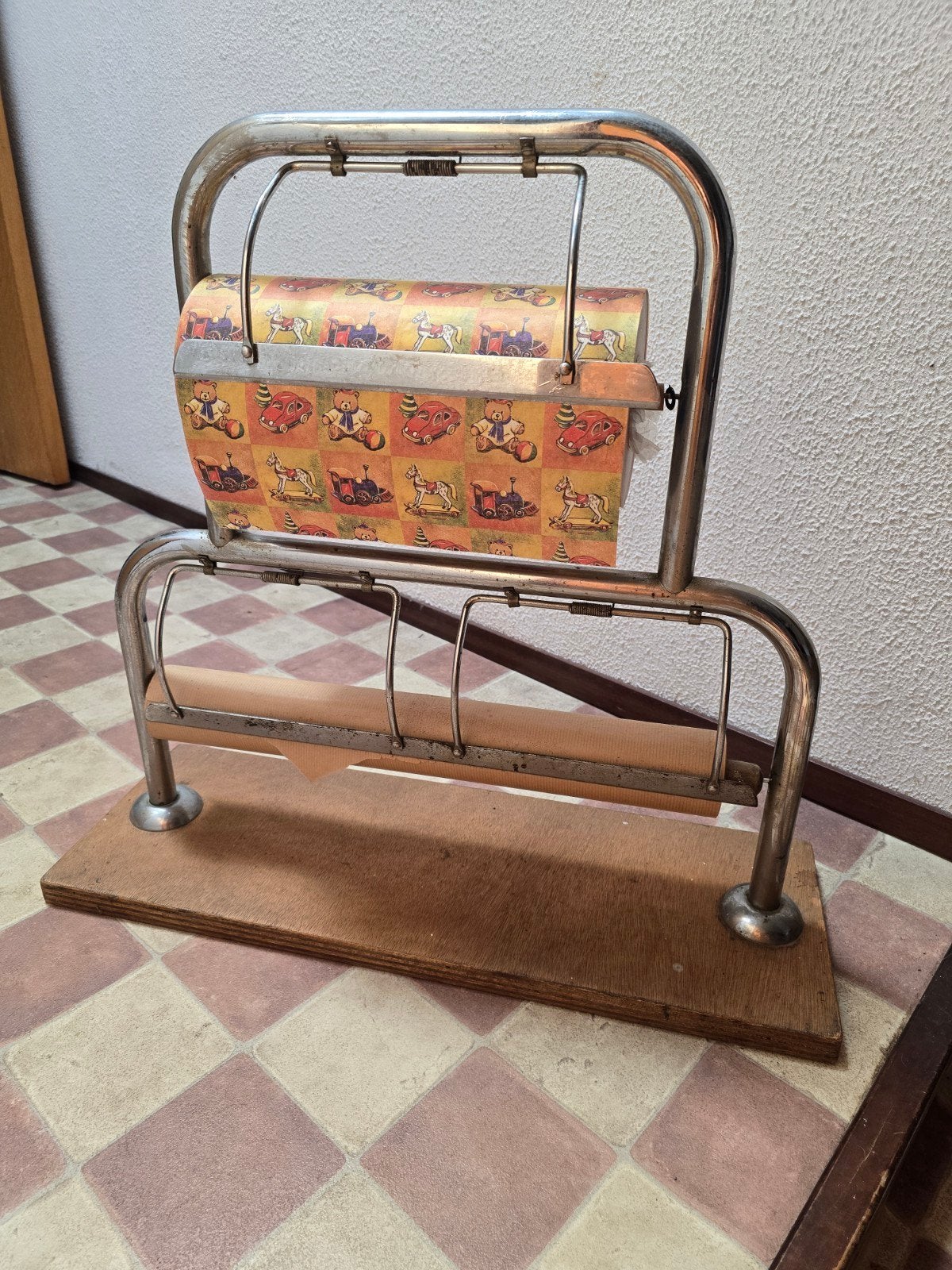 Cadeaupapier rolhouder., Ophalen