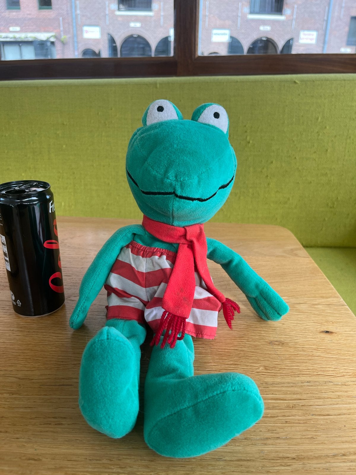 Kikker knuffel met sjaal en zwembroek, Kikker, Overige karakters, Ophalen of Verzenden, Middelgroot (20 tot 80 cm)