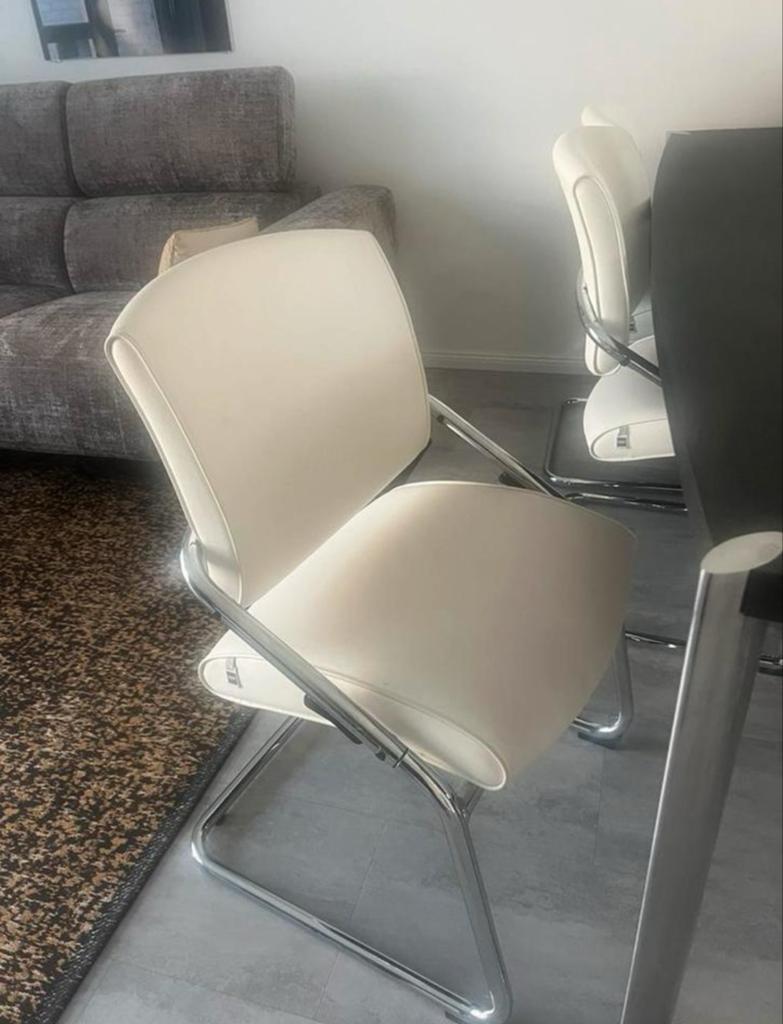 Moderne witte stoelen met chromen onderstel, Gebruikt, Wit, Ophalen of Verzenden, Vier