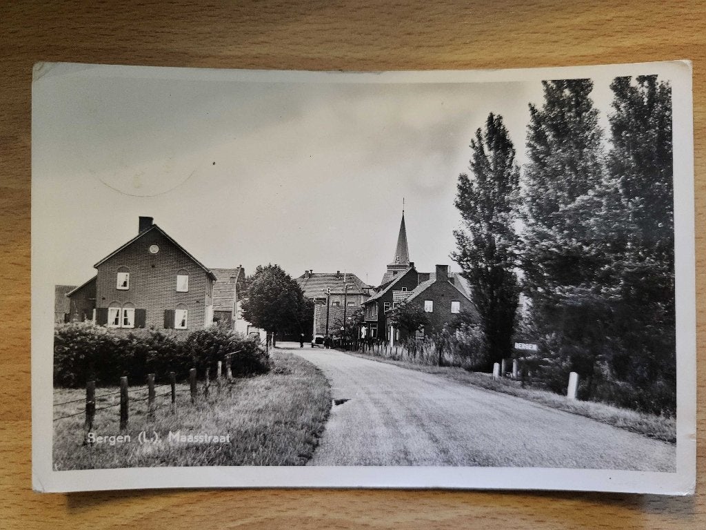 ansicht BERGEN (lb) Maasstraat 1952, Ophalen of Verzenden, Voor 1920, Limburg