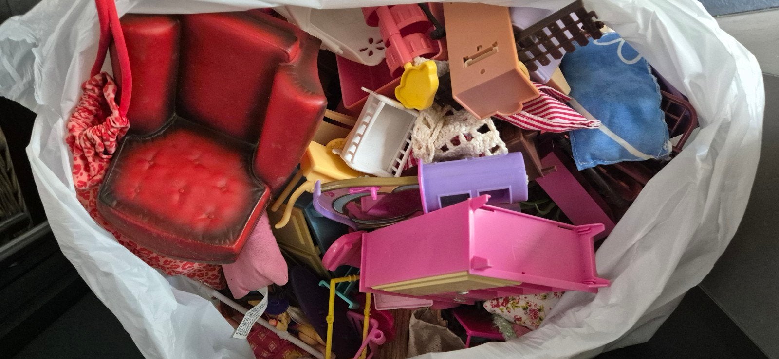 Grote zak Barbie meubels en paardenstallen, Ophalen, Gebruikt, Barbie