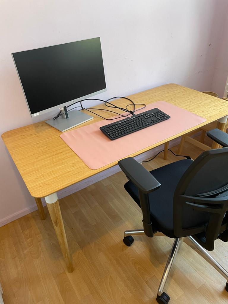 IKEA Anfallare bureau met Hilvar poten - 140x65 cm, Ophalen, Hout, Zo goed als nieuw, IKEA