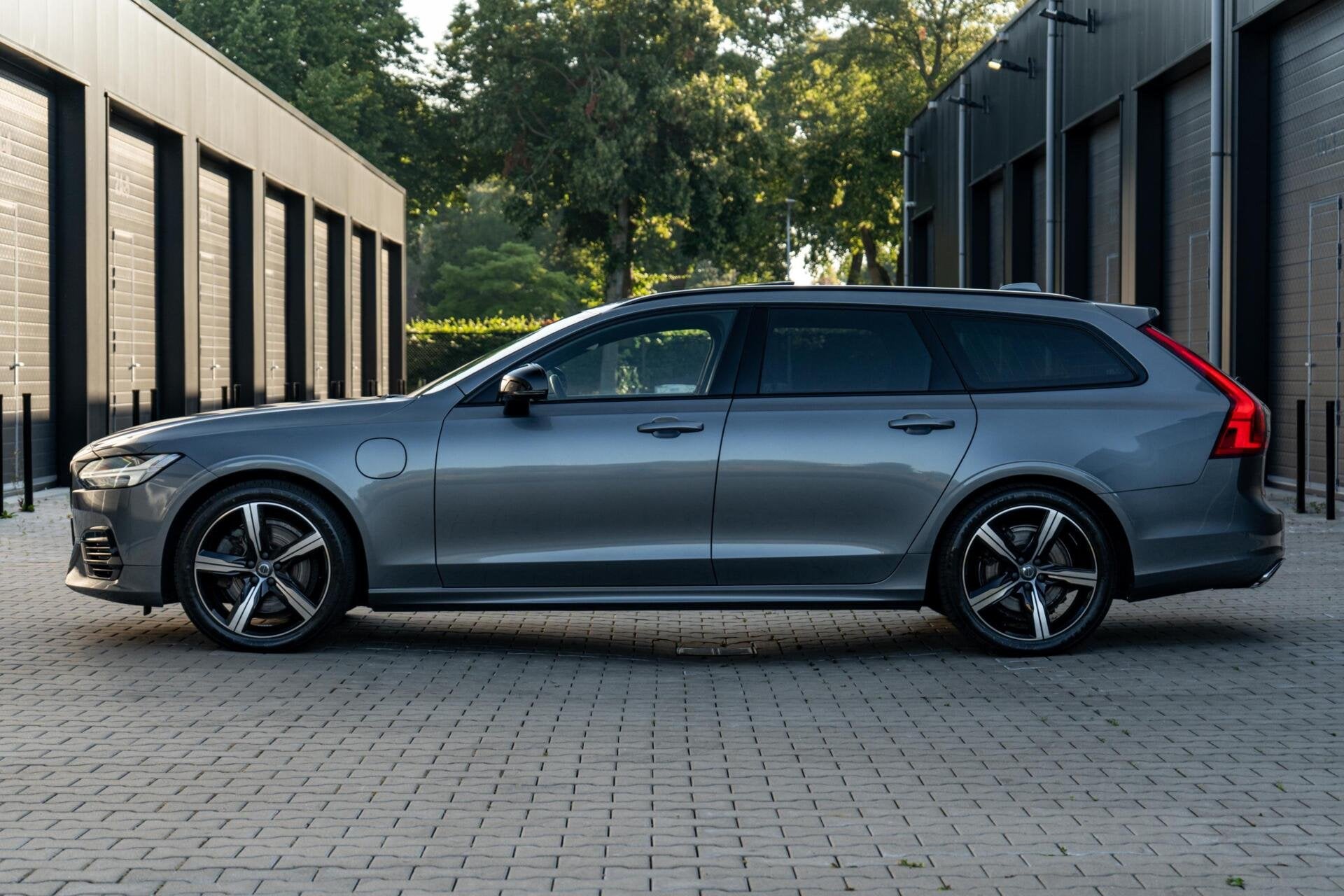 Volvo V90 2.0 T8 AWD R-Design *Pano* Vol* Dealer onderhouden, Automaat, Dealer onderhouden, Euro 6, 4 cilinders