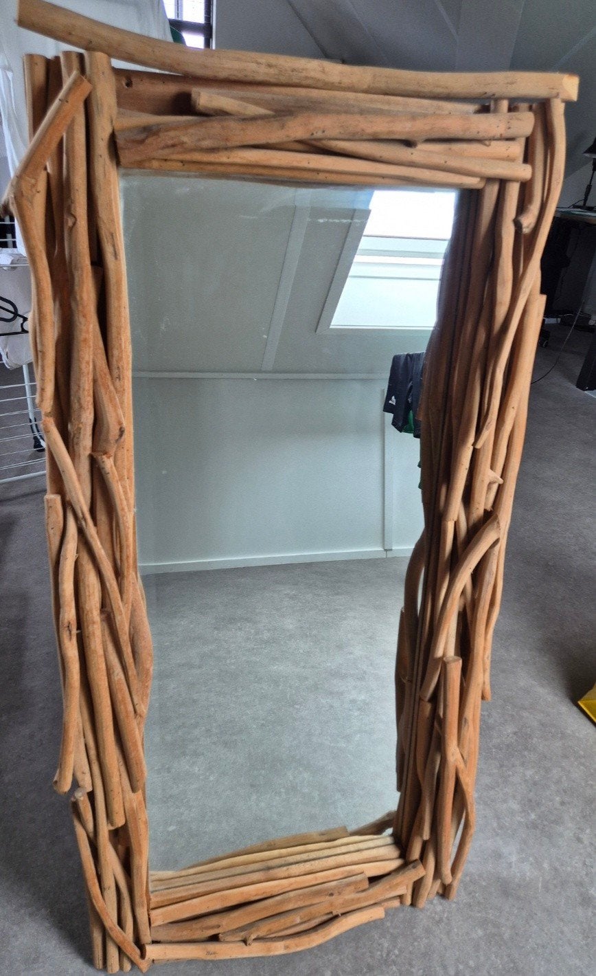 Grote spiegel (125x61) met unieke houten lijst, Ophalen, Zo goed als nieuw, 75 tot 100 cm, 150 tot 200 cm