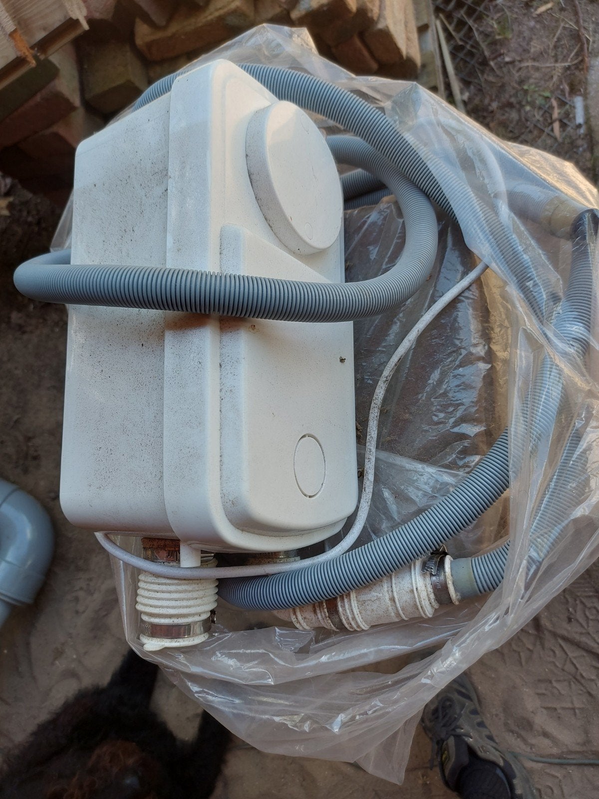 Sanibroyeur/ Vuilwaterpomp / Opvoerinstallatie, Verzenden, Gebruikt