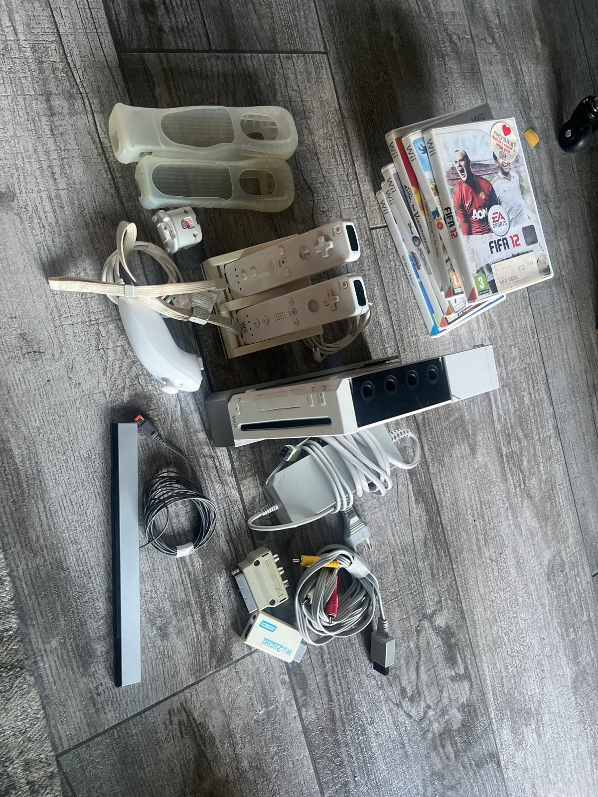 Wii console met 2 controllers, 7 games en accessoires, Ophalen of Verzenden, Gebruikt, Met 2 controllers, Met games