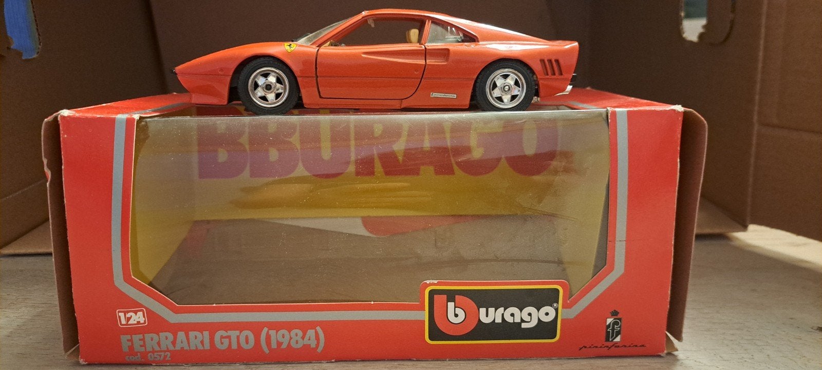 Bburago Ferrari GTO (1984) 1:24 schaalmodel, Ophalen of Verzenden, Auto, Overige merken