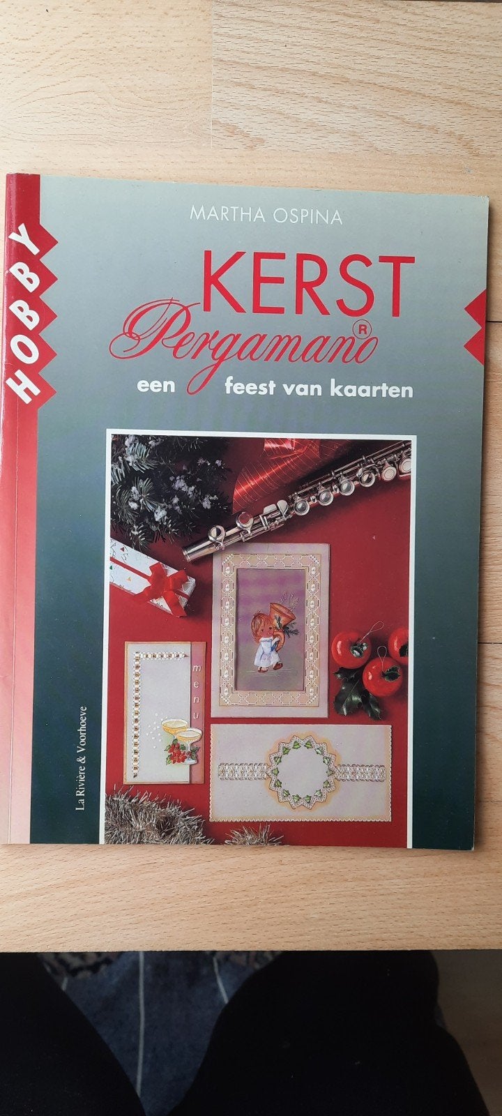 Kerst Pergamano: Een feest van kaarten - Knutselboek, Hobby en Vrije tijd, Meerkleurig, Ophalen of Verzenden, Zo goed als nieuw
