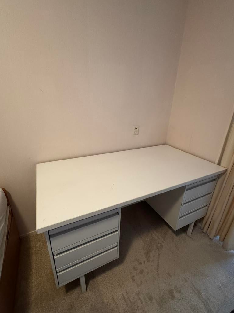 GRATIS METALEN AFSLUITBAAR BUREAU, Ophalen, Gebruikt, Metaal