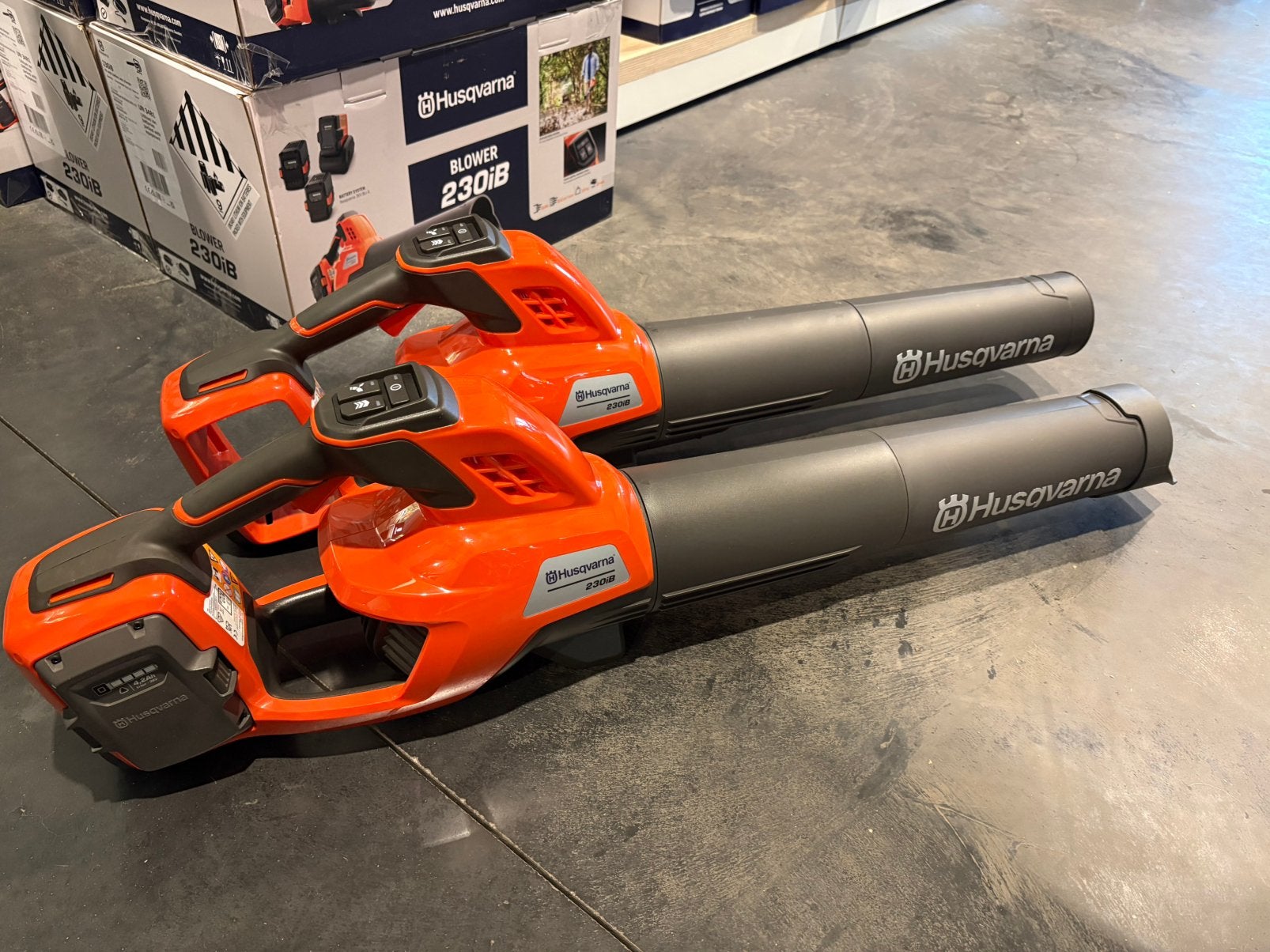 Nieuwe Husqvarna 230iB accu bladblazer Actie + gratis accu, Ophalen of Verzenden, Nieuw, Accu, Handgedragen
