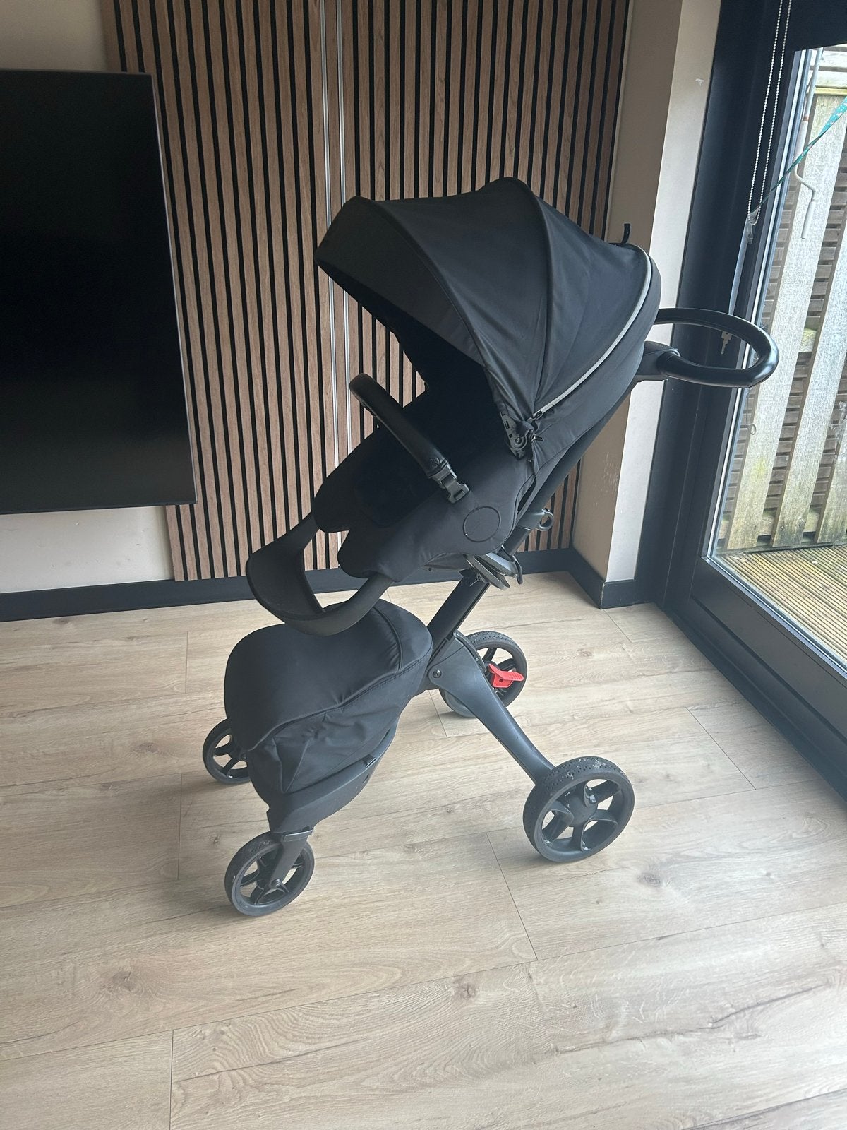 Stokke Xplory X Kinderwagen Zwart met alle accessoires, Kinderen en Baby's, Kinderwagens en Combinaties, Gebruikt, Met reiswieg