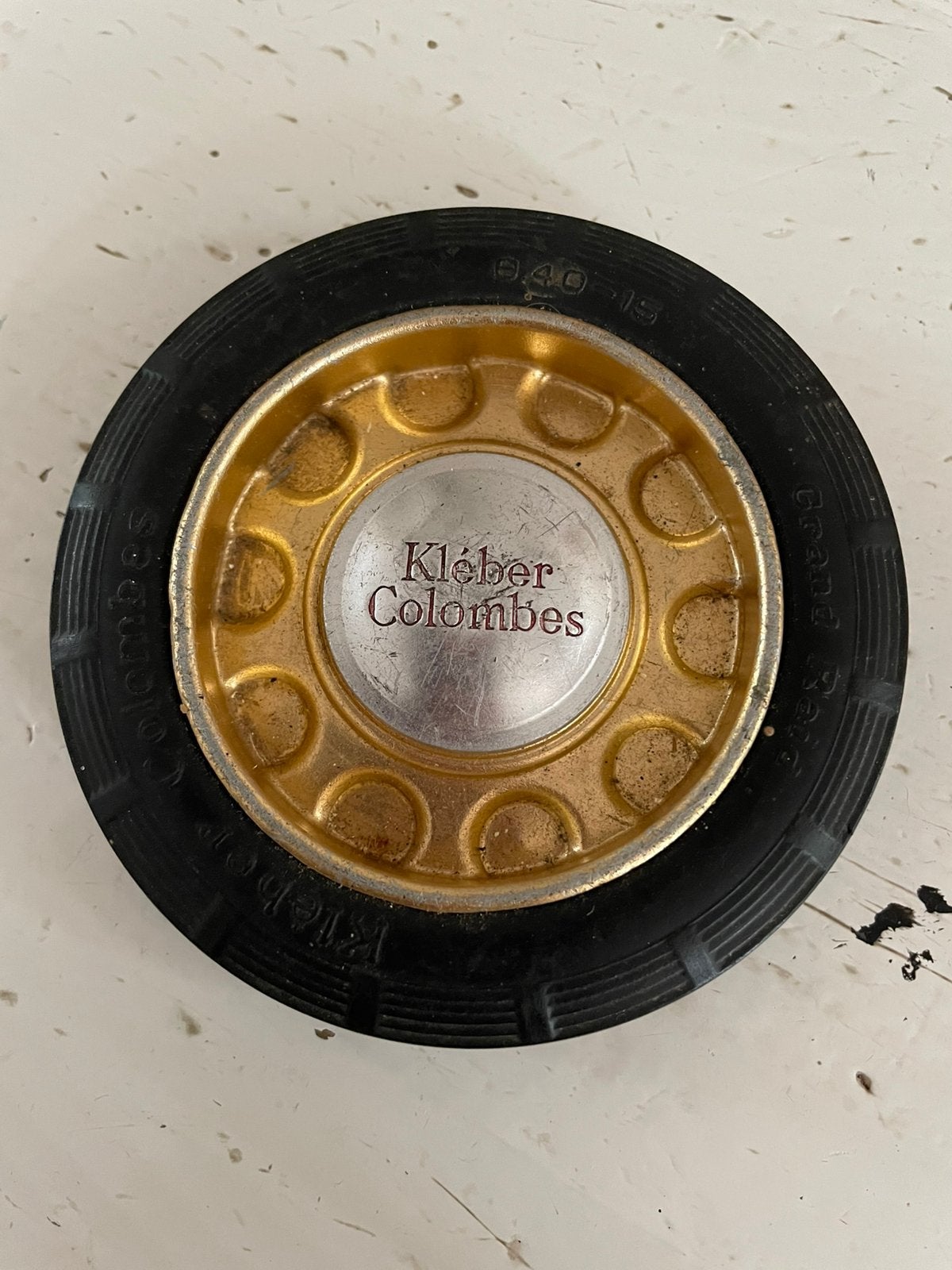 Banden asbak Klèber Colombes, Ophalen of Verzenden, Gebruikt, Asbak
