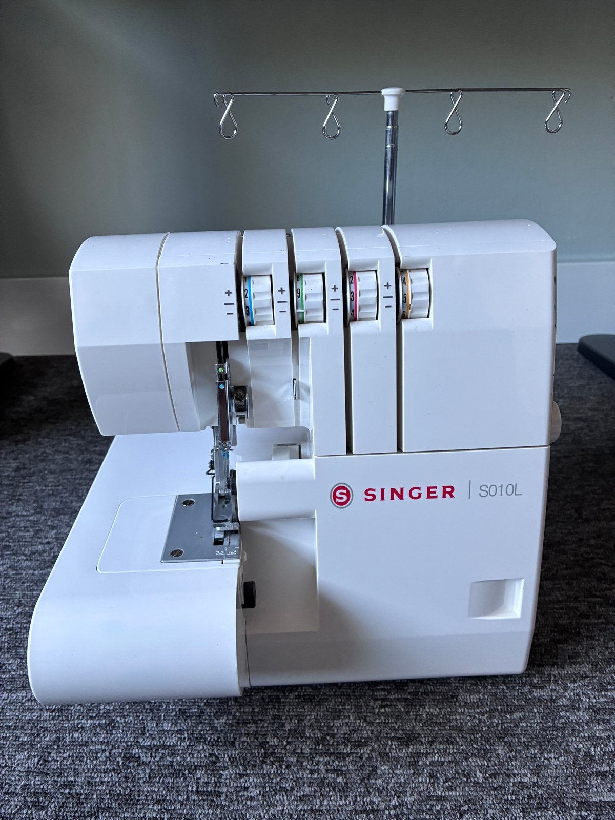 Zo goed als nieuwe Singer S010L lockmachine, Ophalen, Zo goed als nieuw, Lockmachine, Singer