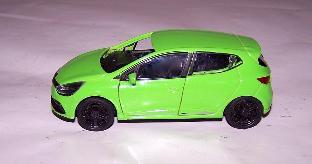 Bburago mooi model Renault Clio. Nwst., Ophalen of Verzenden, Zo goed als nieuw, Auto, Bburago