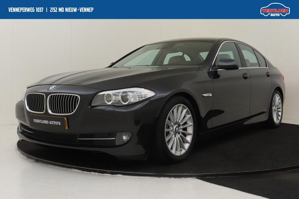 BMW 5-SERIE 523i HIGH EXECUTIVE -HIFI|360°CAM|SOFTCLOSE|MEM, Auto's, BMW, Euro 5, Achterwielaandrijving, Gebruikt, 2000 kg