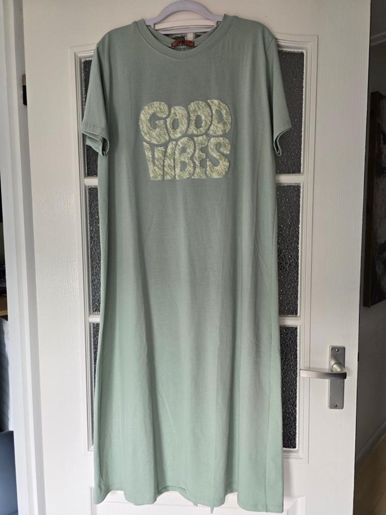 Nieuwe jurk Mooij 40 42 44 good vibes mint, Kleding | Dames, Ophalen of Verzenden, Nieuw, Maat 42/44 (L), Onder de knie