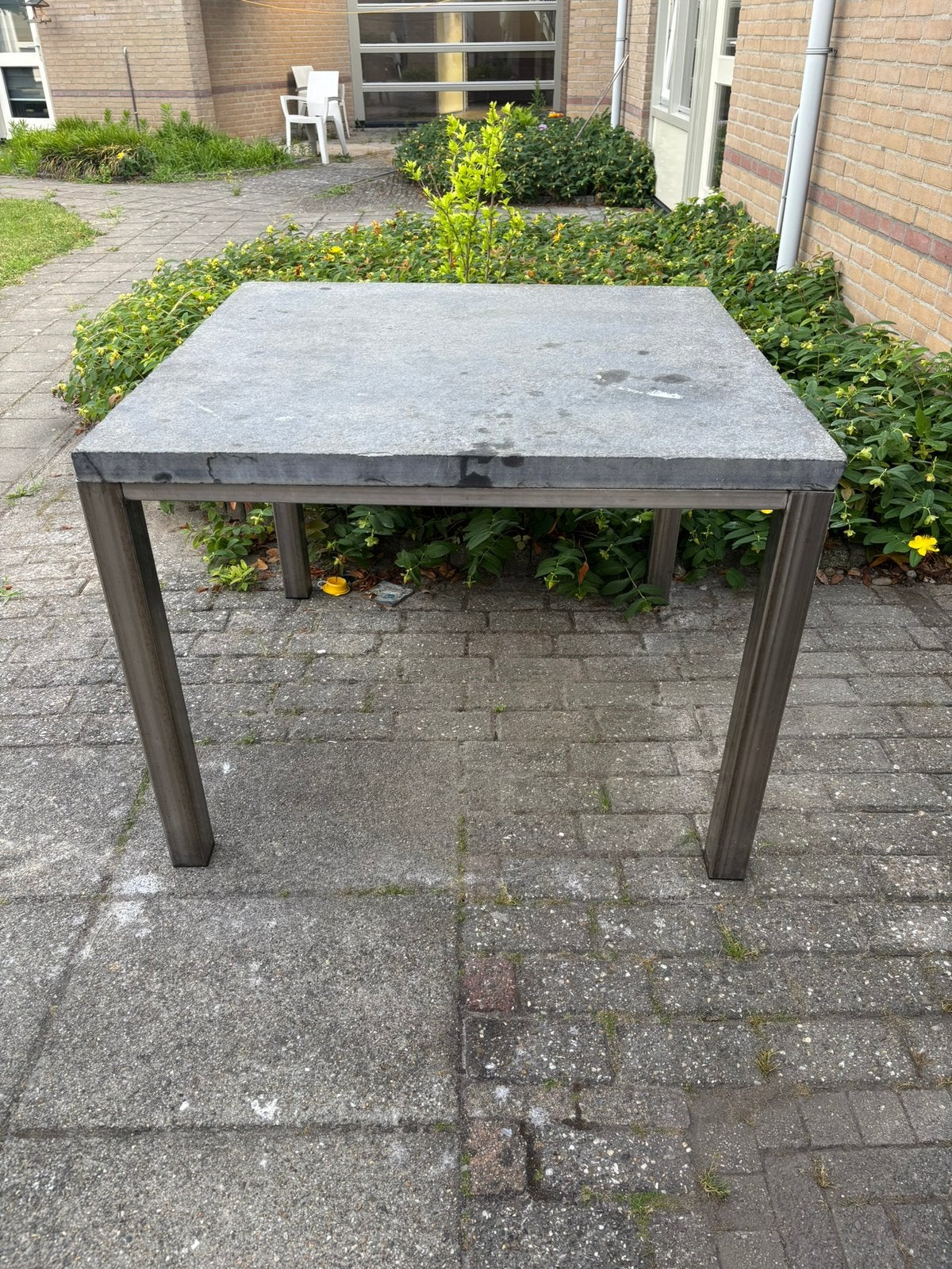Stevige  tuintafel met natuursteen blad, Tuin en Terras, Tuintafels, Ophalen, Gebruikt, Vierkant, Overige materialen