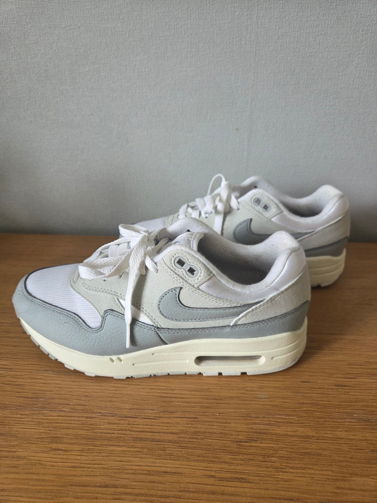Nike Air Max 1 '87 Light smoke grey, Kleding | Dames, Schoenen, Ophalen of Verzenden, Grijs, Nike air max, Sneakers of Gympen
