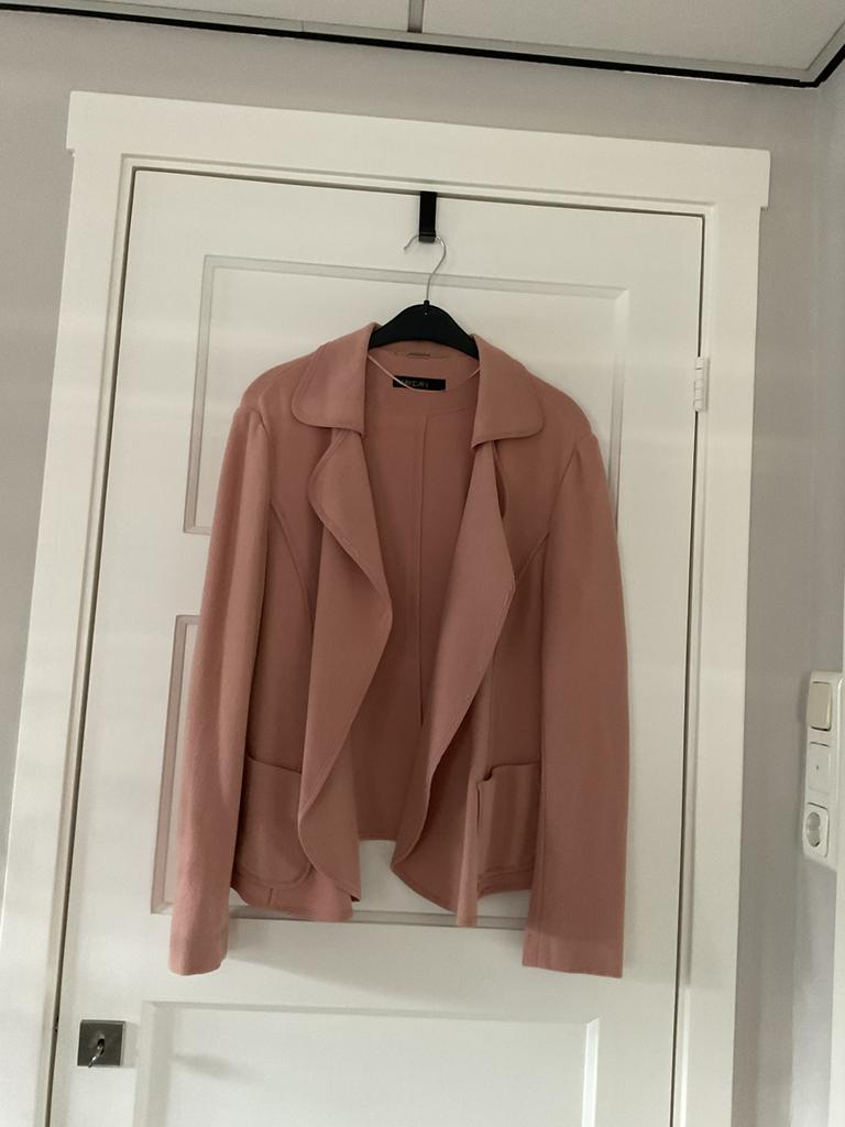 TE KOOP AANGEBODEN: JASJE/ VEST MARCCAIN, Kleding | Dames, Jasjes, Kostuums en Pakken, Ophalen, Nieuw