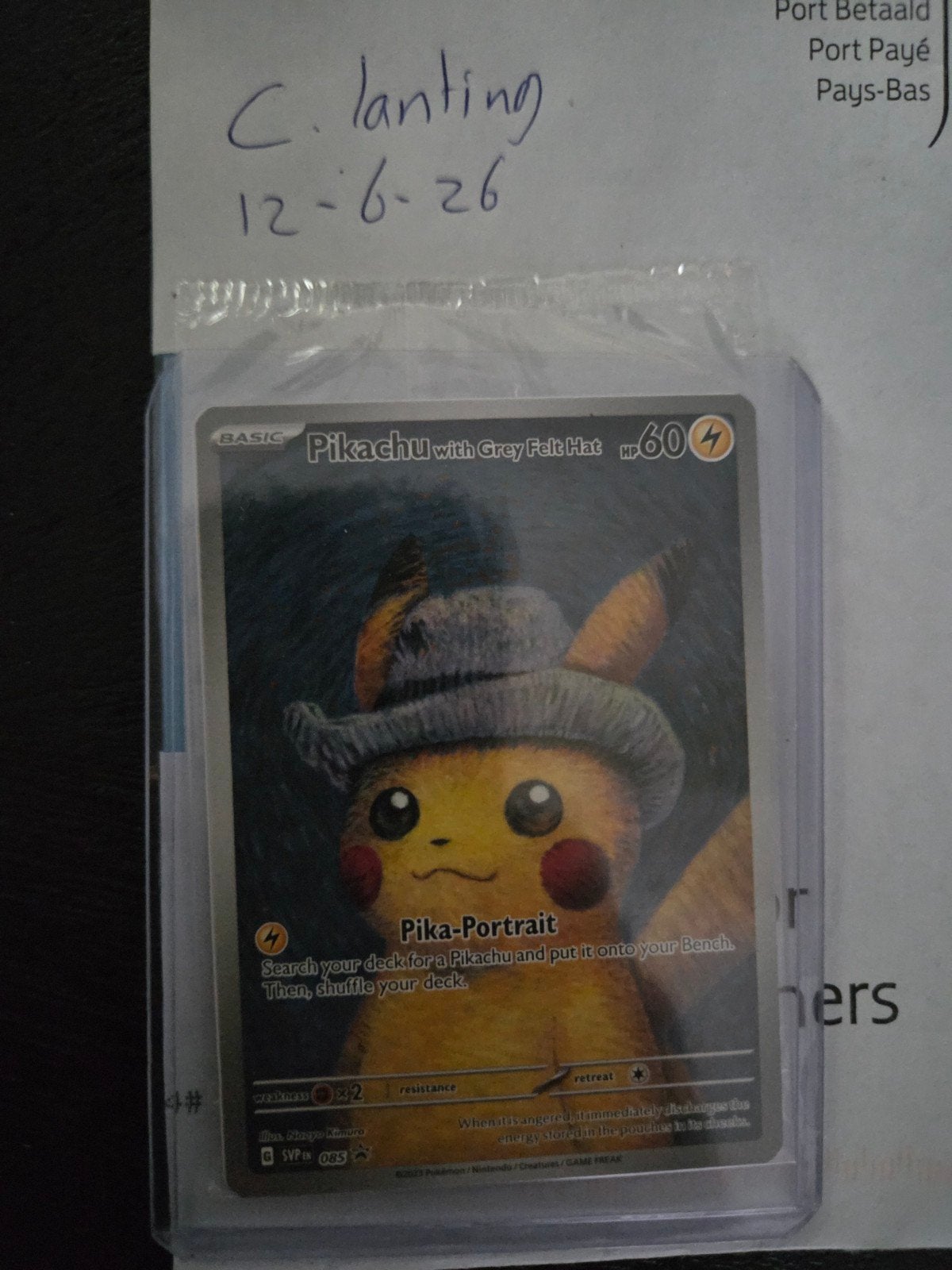 Pikachu met Grijze Vilten Hoed Pokémon Kaart, Ophalen of Verzenden, Zo goed als nieuw, Losse kaart