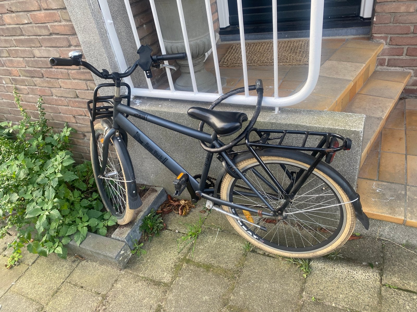 24inch zwarte transportfiets met voor- en achterdrager, Fietsen en Brommers, Terugtraprem, Gebruikt, Versnellingen, 53 tot 57 cm