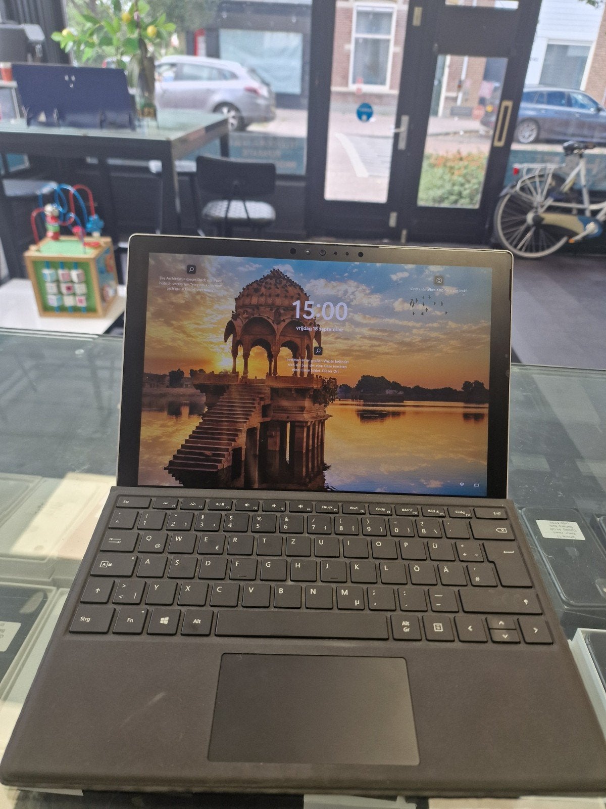 Microsoft Surface PRO 4, Computers en Software, Qwerty, Touchscreen, Ophalen of Verzenden, Zo goed als nieuw