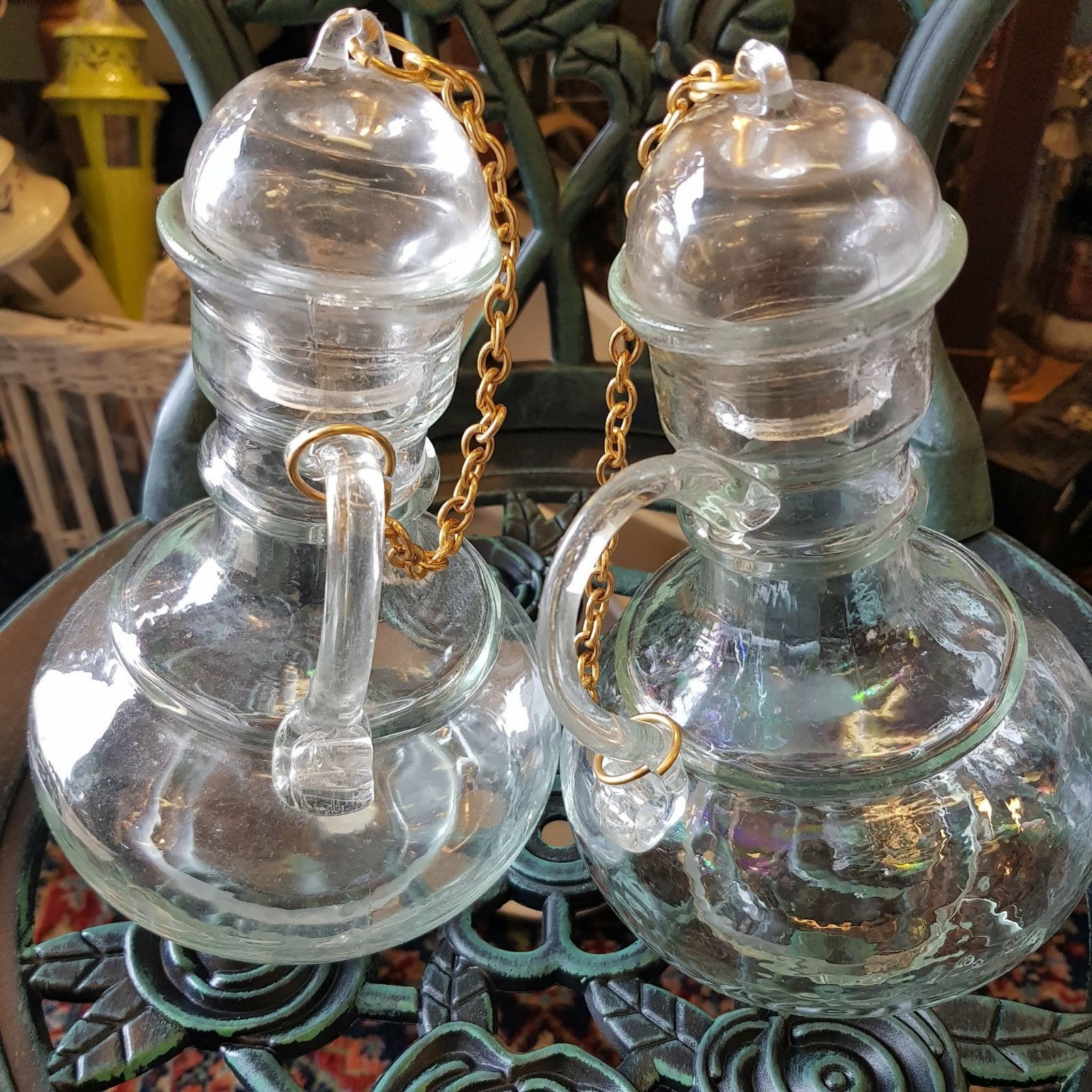 Vintage Glazen Olie en Azijn Kannen Set met Gouden Ketting, Antiek en Kunst, Antiek | Glas en Kristal, Ophalen of Verzenden