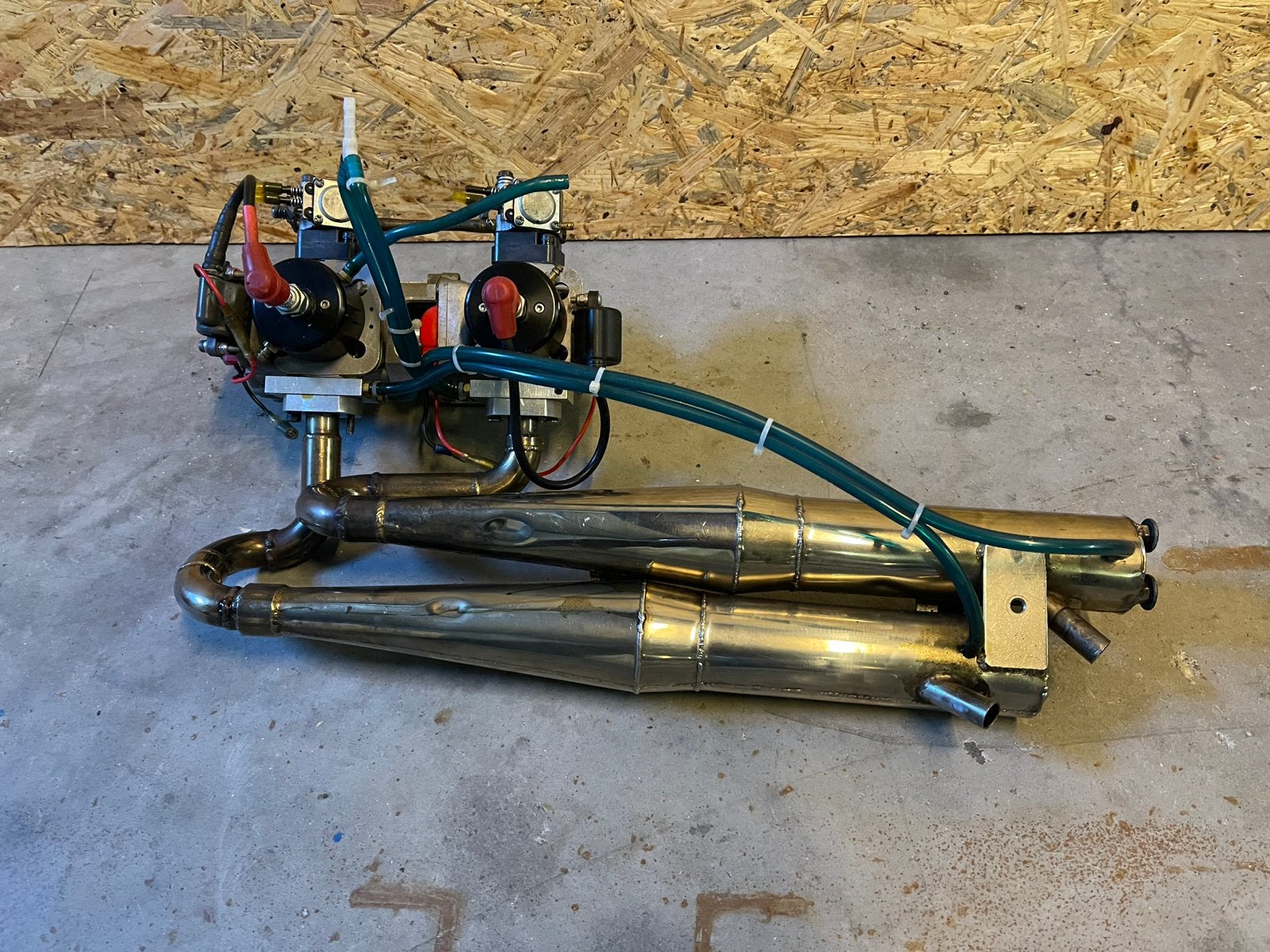 rc powerboat tweecilinder motor, Hobby en Vrije tijd, Modelbouw | Boten en Schepen, Ophalen, Gebruikt