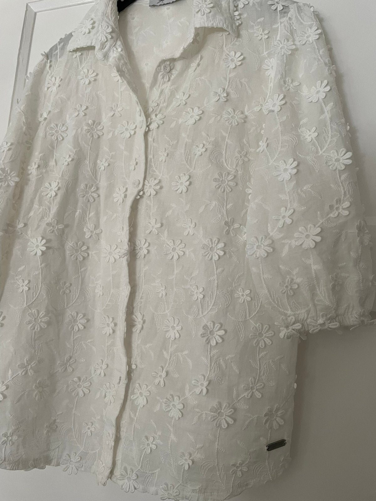 Schattige  witte blouse  met witte borduur bloemen maat M 38, Ophalen of Verzenden, Zo goed als nieuw, Maat 38/40 (M), Wit
