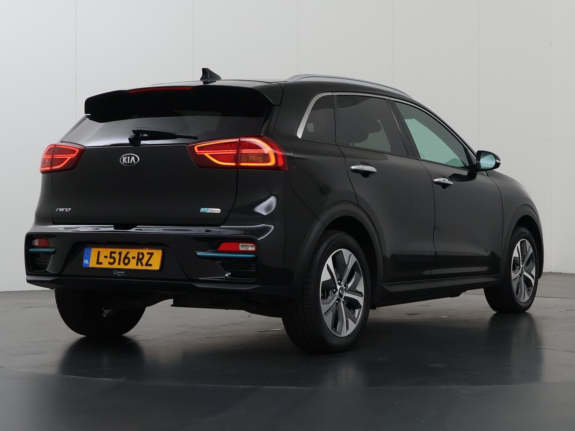 Kia e-Niro ExecutiveLine 64 kWh | Panoramadak | Lederen Bekl, Lichtsensor, Gebruikt, 1712 kg, Zwart