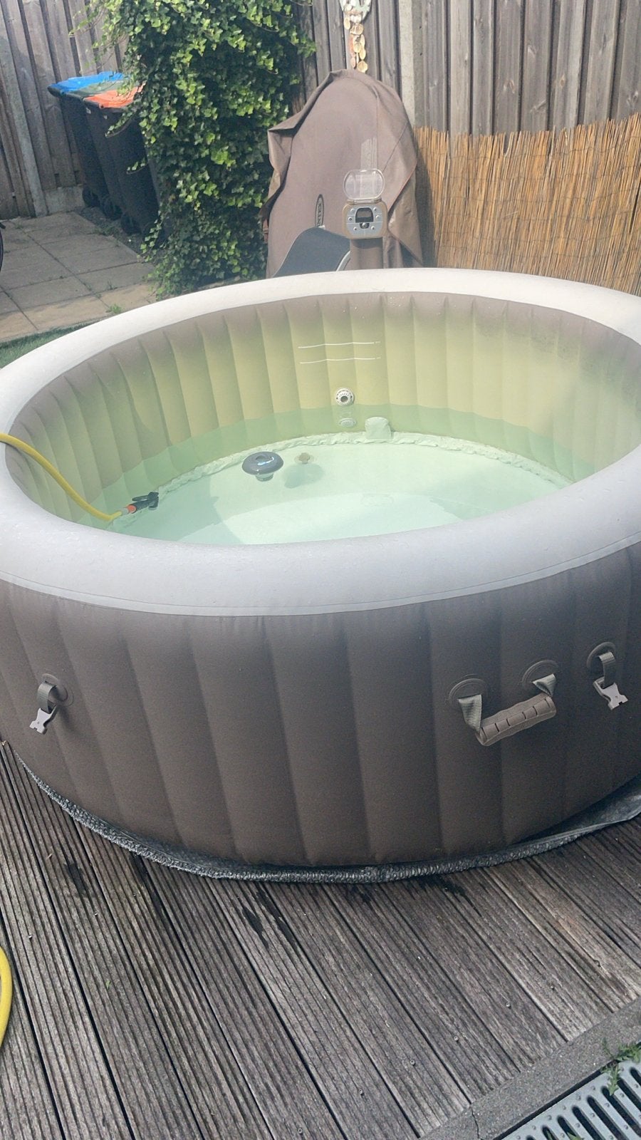 Jacuzzi met defecte pomp - voor de handige klusser, Ophalen, Gebruikt, Rond, Opblaaszwembad