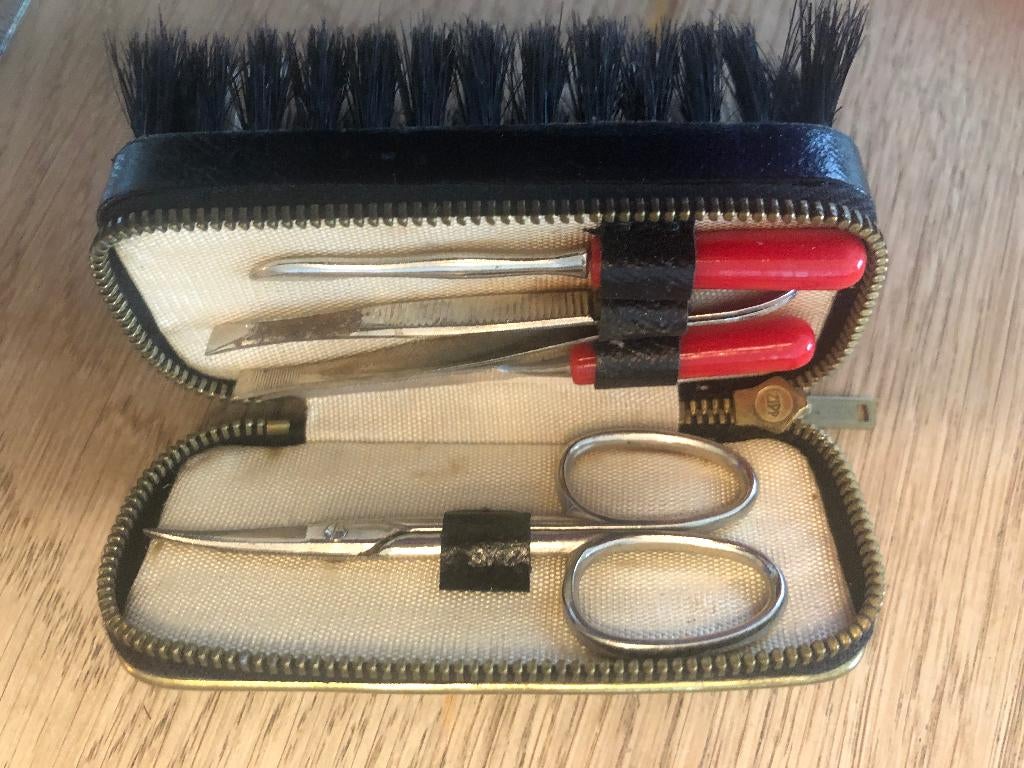 B592 Borstel Etui Schaartje Vijltje Pincet reisétui manicure, Antiek en Kunst, Curiosa en Brocante, Ophalen of Verzenden