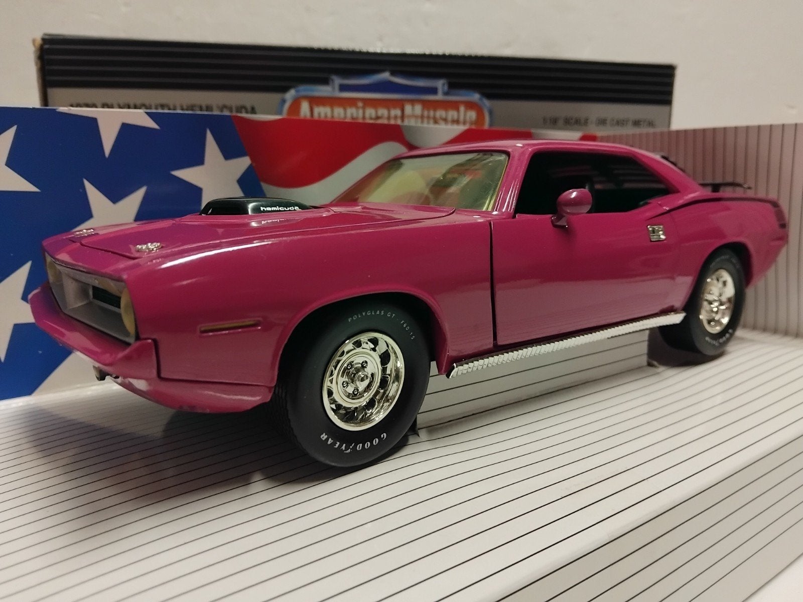 Plymouth Hemi Cuda purple Barracuda 1970 ERTL 1:18 KRD, Ophalen of Verzenden, Zo goed als nieuw, Auto, ERTL