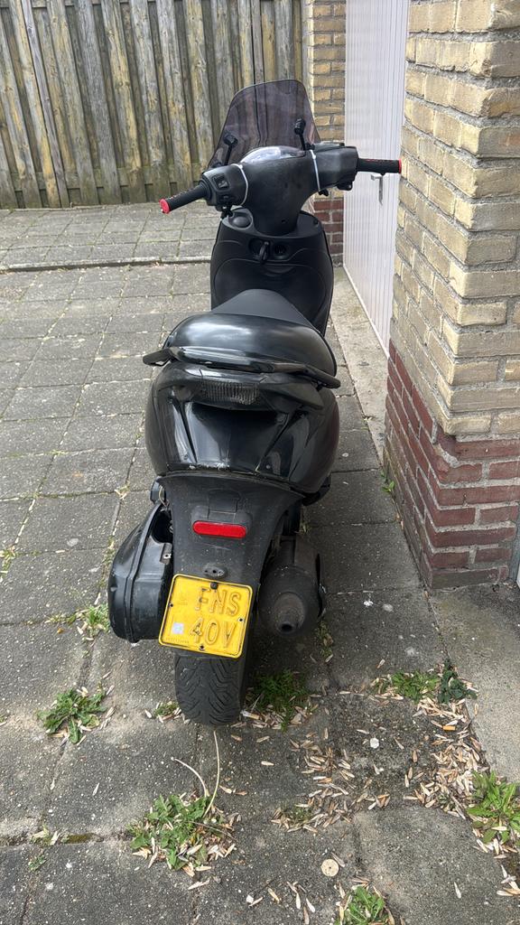 Piaggio zip 125cc, Ophalen of Verzenden, Zo goed als nieuw, Benzine, Zip