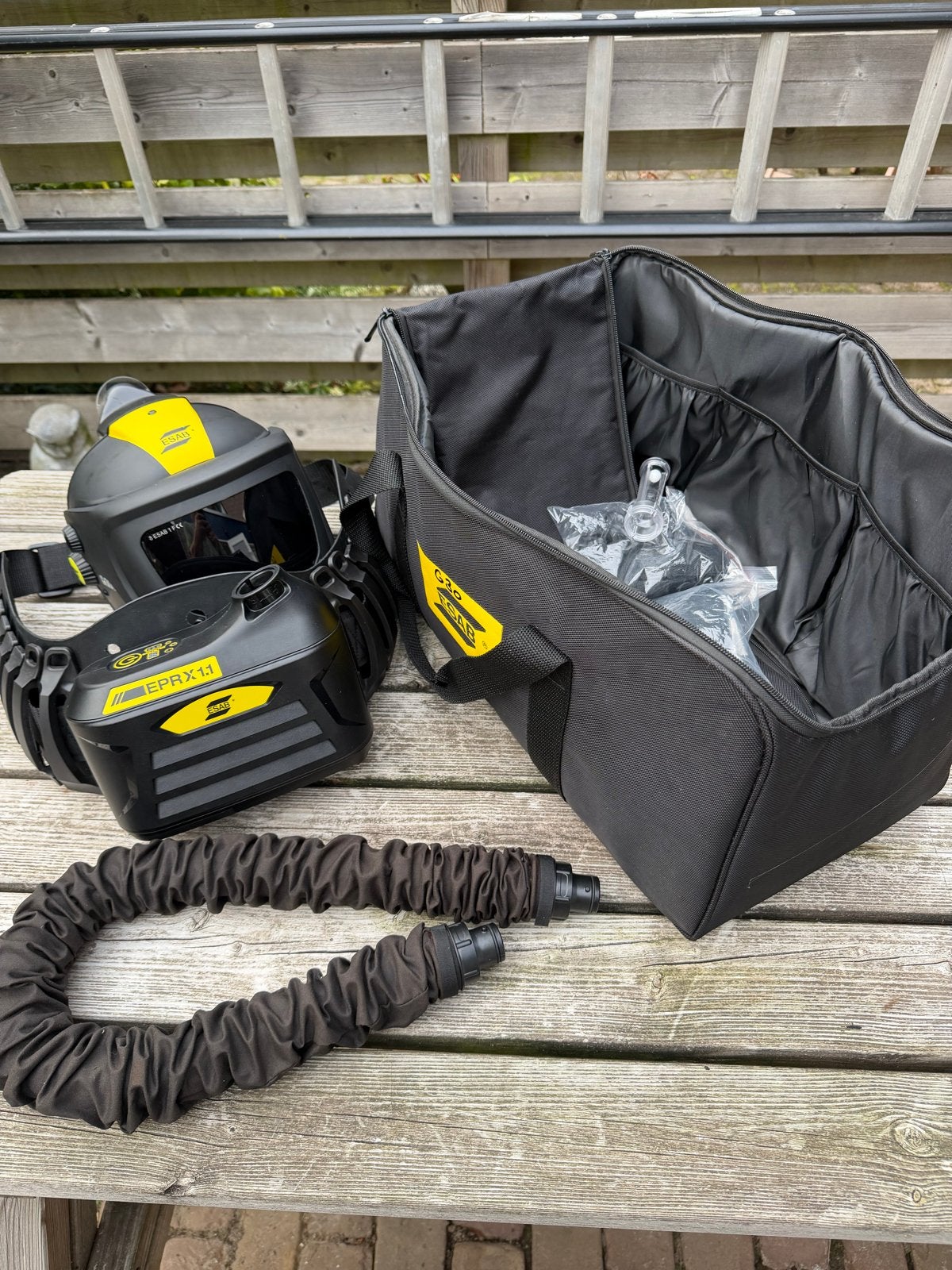 ESAB G30 Air lashelm/slijpkap met PAPR-unit en tas, Lasfilter, Ophalen of Verzenden, Zo goed als nieuw
