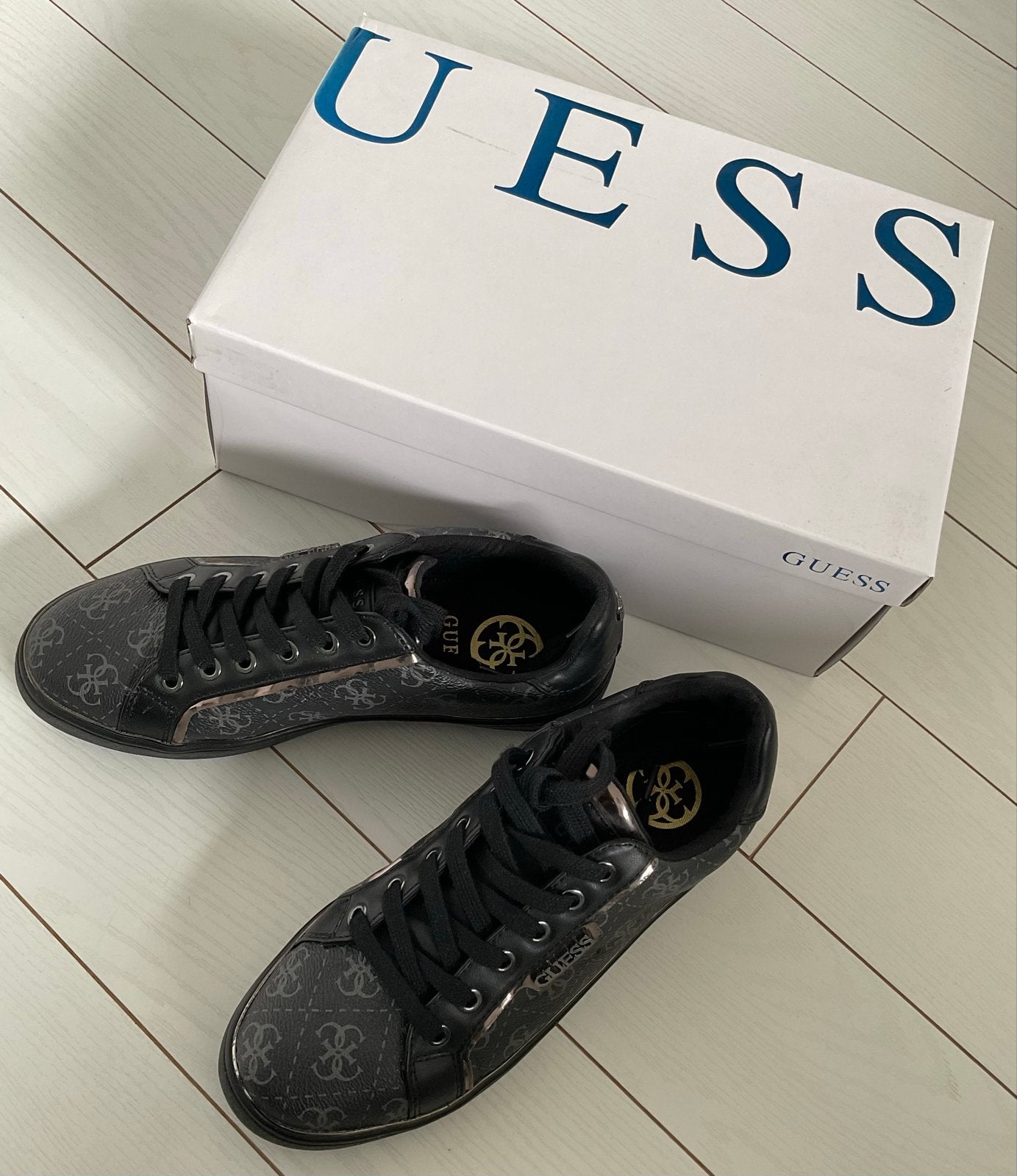 Guess sneakers maat 38 - Zwart met logo print, Ophalen of Verzenden, Gedragen, Zwart, Sneakers of Gympen