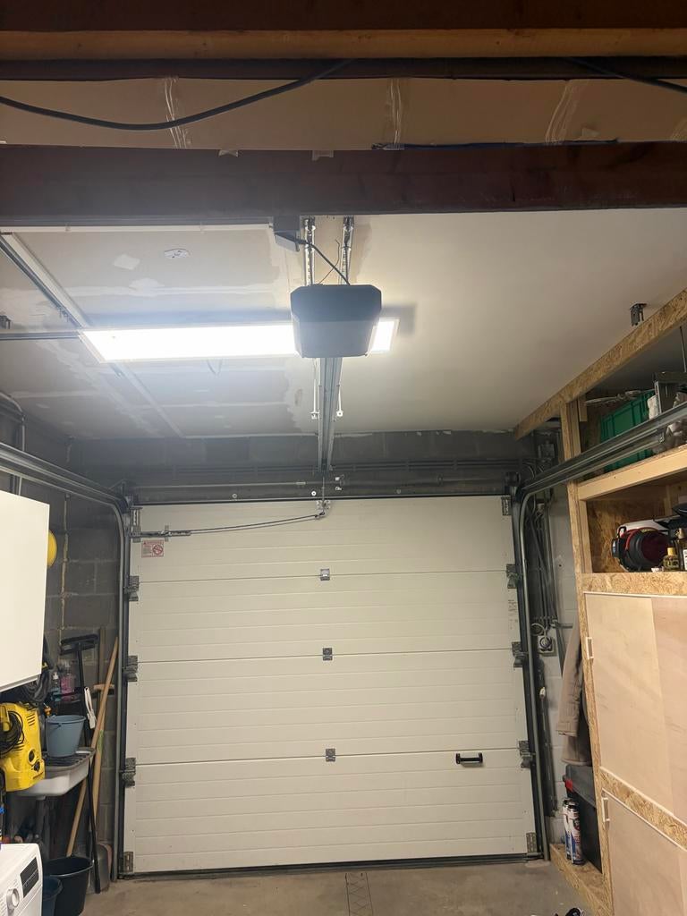 Witte garagepoort in goede staat, Doe-het-zelf en Verbouw, Deuren en Horren, Ophalen, Gebruikt, 120 cm of meer, Garagedeur